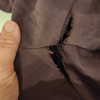 Addax Mağazasından Alınan Takımda Kısa Sürede Yırtık Ve Sökük Oluştu İade Yapılmıyor