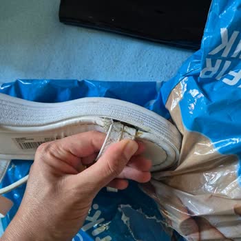 Yüksek Fiyatlı Ayakkabı İkinci Kullanımda Hasar Gördü, İade Talebimiz Reddedildi