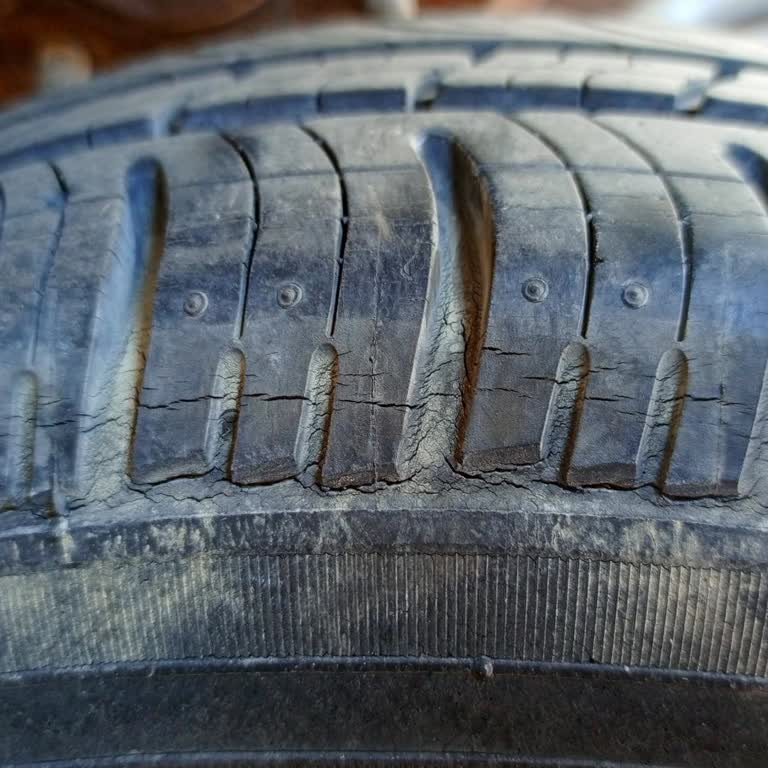 Jetlastik Yolyardım Eski Ve Güvensiz Lastik Takıldı, Mağdur Edildim