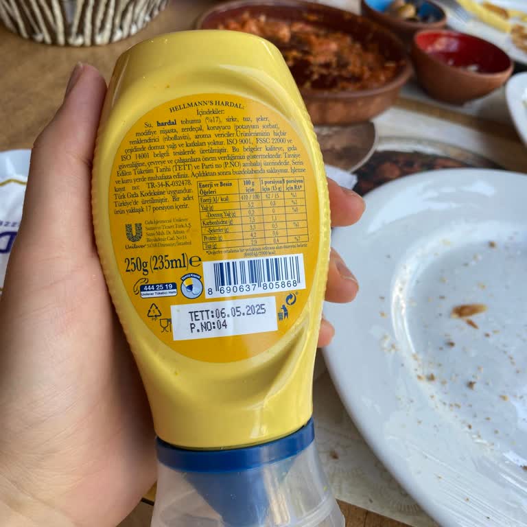 Mado'da Son Kullanma Tarihi Geçmiş Hardal Ve İlgisiz Personel