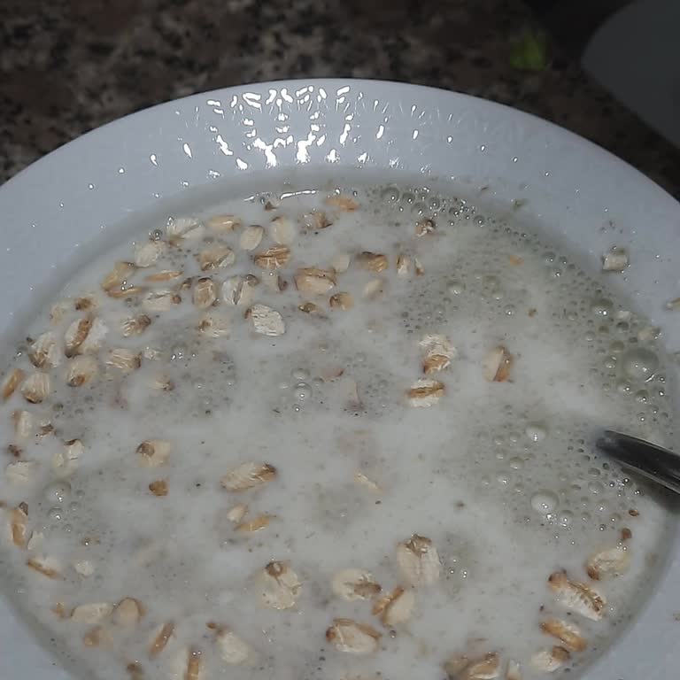 Yulaf Ezmesinde Sütle Ortaya Çıkan Gri Tabaka Ve Tuhaf Tat Endişesi