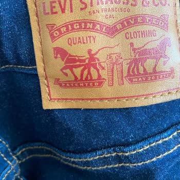 Levi’s Jean İlk Yıkamada Deforme Oldu, Müşteri Hizmetlerine Ulaşamıyorum