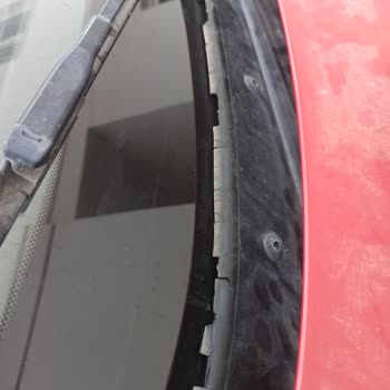 BMW Aracımda Ön Cam Fitili Çatlaması Sorunu