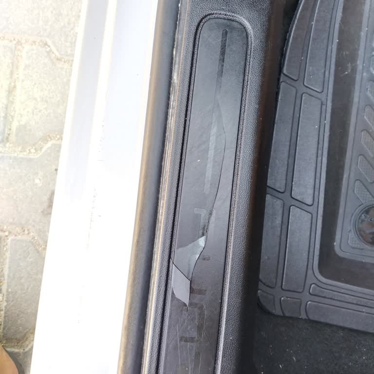 Aracımın Parçalarını Kırıp İlgilenmediler