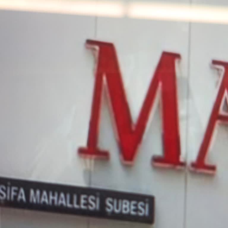 Şube Önünde Uygunsuz Hareketler Yapan Kişi Endişesi