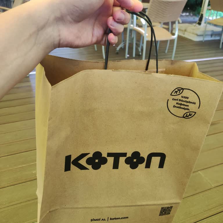 Koton Mağazasında Karton Poşete Ücret Alınması Ve Çalışan Hakları Endişesi