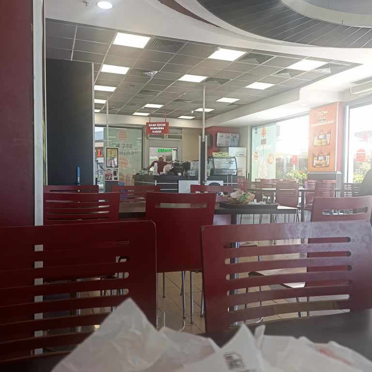 AVM'nin Yemek Katında Klima Sorunu Çözülmüyor, Misafirler Mağdur