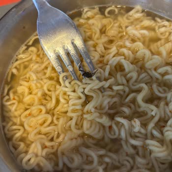 Noodle Paketinden Böcek Çıktı, Şikayetlere Cevap Yok