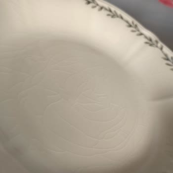 Aldığım Yemek Takımında Renk Ve Kalite Sorunu, Yetersiz Müşteri Hizmeti