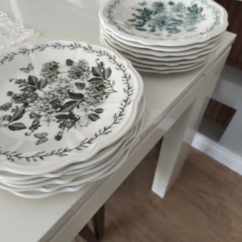 Aldığım Yemek Takımında Renk Ve Kalite Sorunu, Yetersiz Müşteri Hizmeti