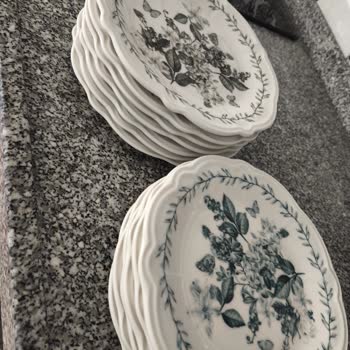 Aldığım Yemek Takımında Renk Ve Kalite Sorunu, Yetersiz Müşteri Hizmeti