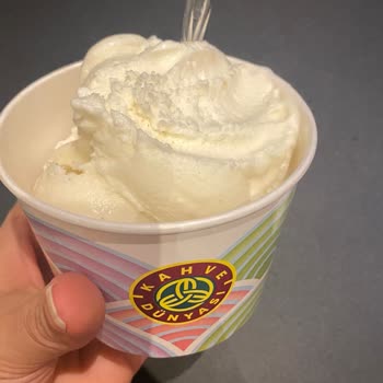 Kahve Dünyası'nda Dondurma Sunumu Ve Personel İlgisizliği Hayal Kırıklığı Yarattı