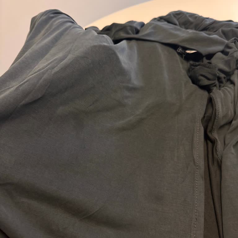 Lekeli Ve Uymayan Elbise, İade Yapılmıyor!