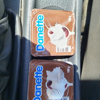 Tarihi Geçmiş Tatlı Satışı Ve İlgisiz Personel