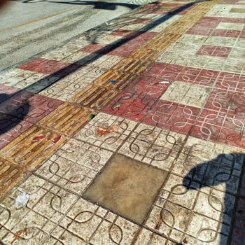 Pazar Sonrası Kaldırımların Yıkanmaması Kötü Koku Ve Kirlilik