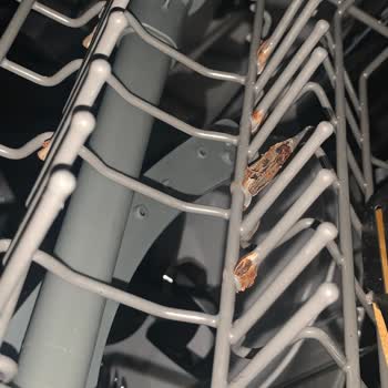 Bulaşık Makinesi Sepeti Paslandı, Yüksek Ücret Talep Ediliyor