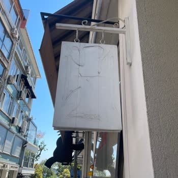 Boğaziçi Elektrik - Bedaş Çalışanlarının Tabela Müdahalesi Nedeniyle Mağduriyet