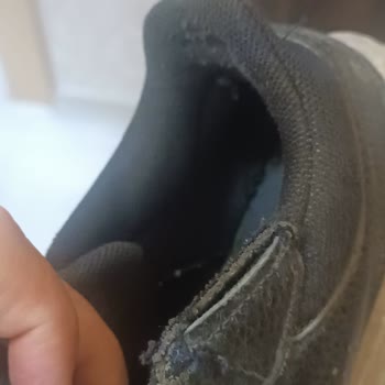 Adidas Ayakkabım 6 Ay Dolmadan Aşındı FLO Fabrikasyon Hata Yok Dedi