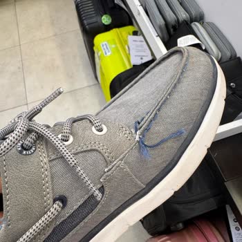 3 Günde Dikişleri Patlayan Ayakkabıya FLO Mağazasından Olumsuz Dönüş