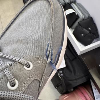 3 Günde Dikişleri Patlayan Ayakkabıya FLO Mağazasından Olumsuz Dönüş