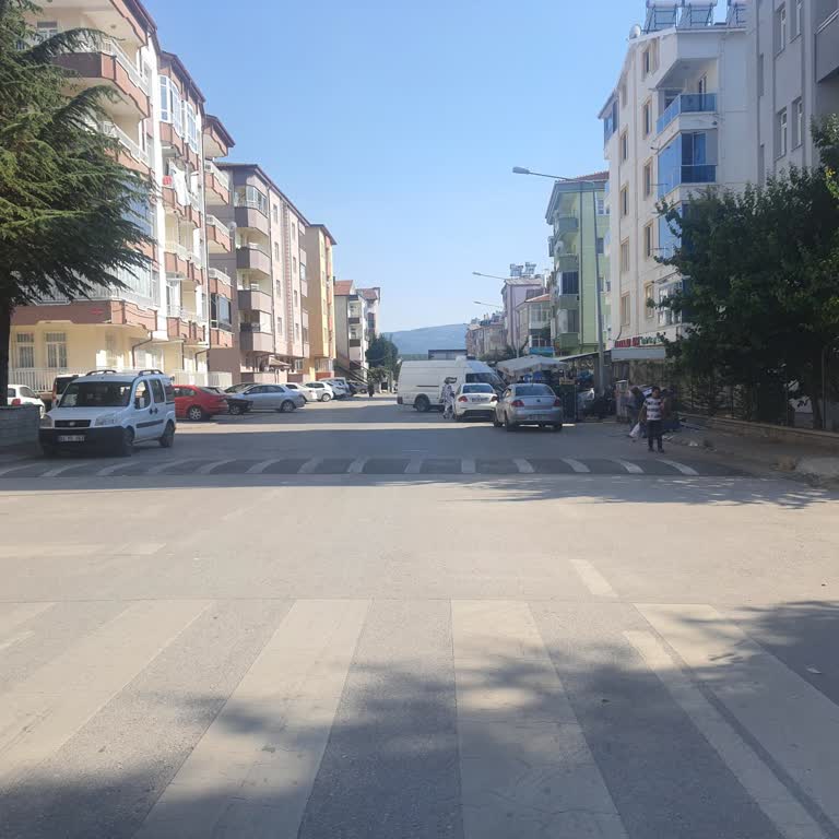 Kılıçlar AVM Önünde Yolun Kapanması Kazalara Sebep Oluyor