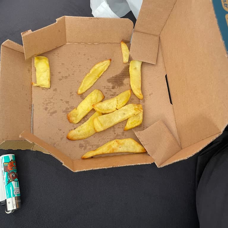 Dominos Patates Kızartmasında Büyük Kutuda Komik Derecede Az Ürün