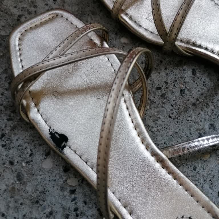 LCW'den Aldığım Sandalet İlk Kullanımda Hemen Bozuldu