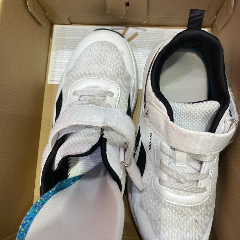 FLO Reebok Ayakkabıda İç Astar Sorunu Ve Yetersiz Müşteri Hizmeti