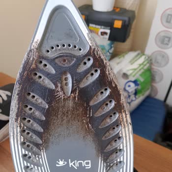 King Ütü İlk Kullanımda Kıyafetlere Zarar Veriyor, Verimli Çalışmıyor