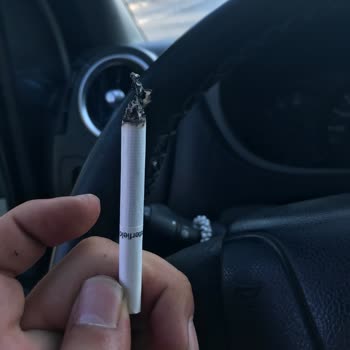 Chesterfield Sigarada Tahta Parçaları Çıkıyor