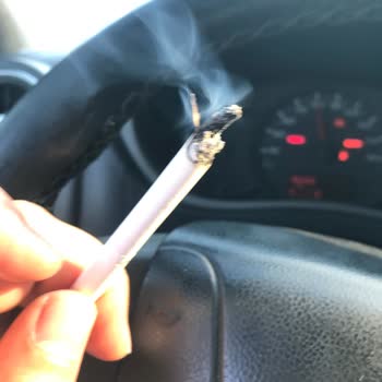 Chesterfield Sigarada Tahta Parçaları Çıkıyor