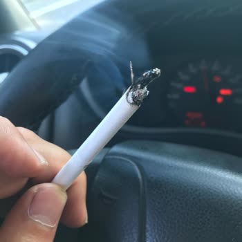 Chesterfield Sigarada Tahta Parçaları Çıkıyor