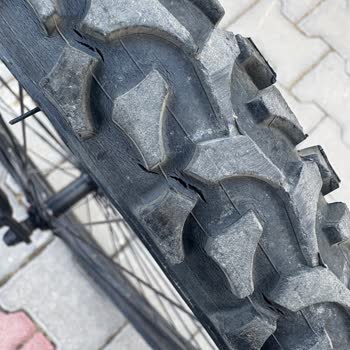 Sıfır Bisikletin Tekerleri Kendi Kendine Parçalandı!