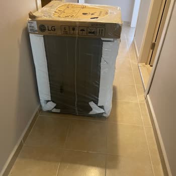 Çamaşır Makinesi Teslimatında Kötü Paketleme Ve Dağılan Köpükler
