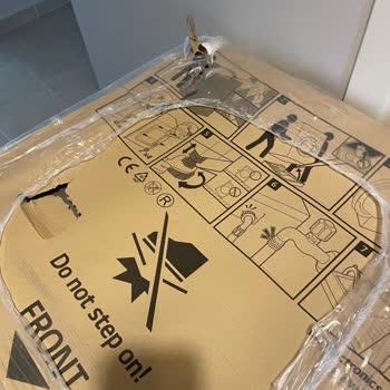 Çamaşır Makinesi Teslimatında Kötü Paketleme Ve Dağılan Köpükler