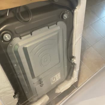 Çamaşır Makinesi Teslimatında Kötü Paketleme Ve Dağılan Köpükler