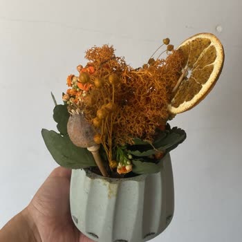 Doğum Günü Çiçeği Hem Hasarlı Hem De Geç Teslim Edildi