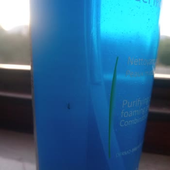 Kozmetik Ürününün İçinden Sinek Çıktı!