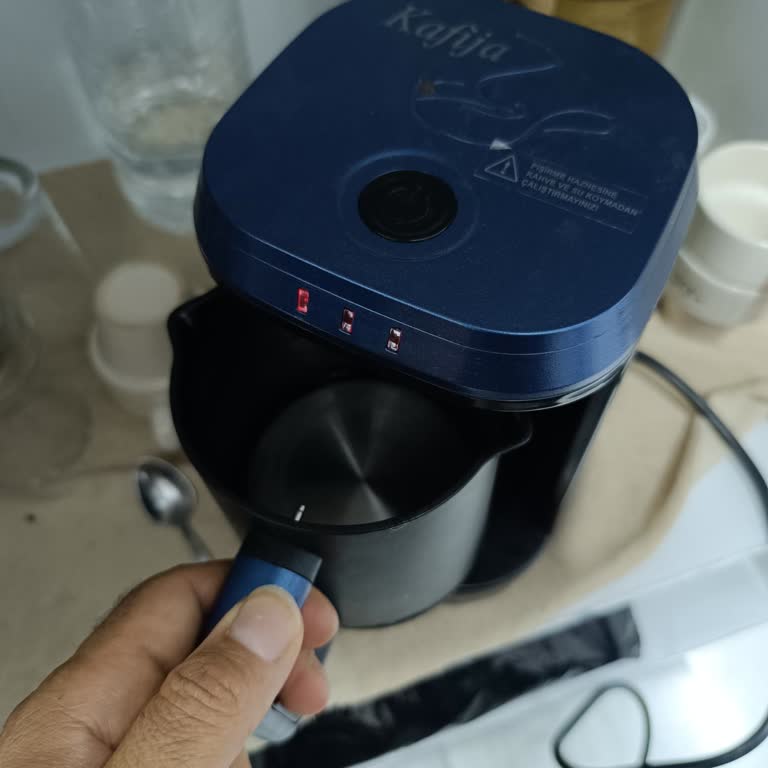 Kahve Makinesi Isıtmıyor Ve Kapanıyor