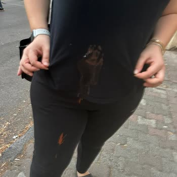 Şok Markette Çamaşır Suyu Dökülmesi Sonucu Kıyafetlerim Zarar Gördü