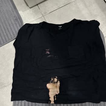 Şok Markette Çamaşır Suyu Dökülmesi Sonucu Kıyafetlerim Zarar Gördü