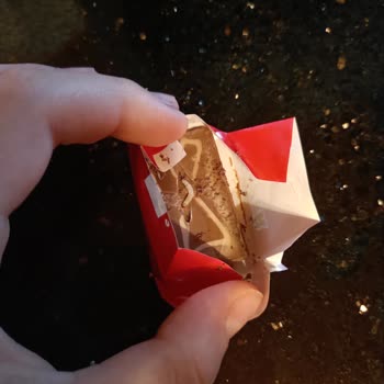 Mini Çikolatanın İçinden Ölü Kurt Çıktı, Hayal Kırıklığı Yaşadım