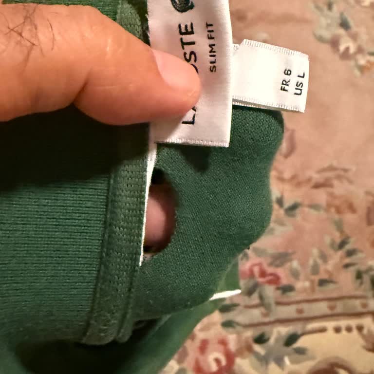 Tişört Etiketleri Enseyi Tahriş Ediyor, Kullanımı Zorlaştırıyor