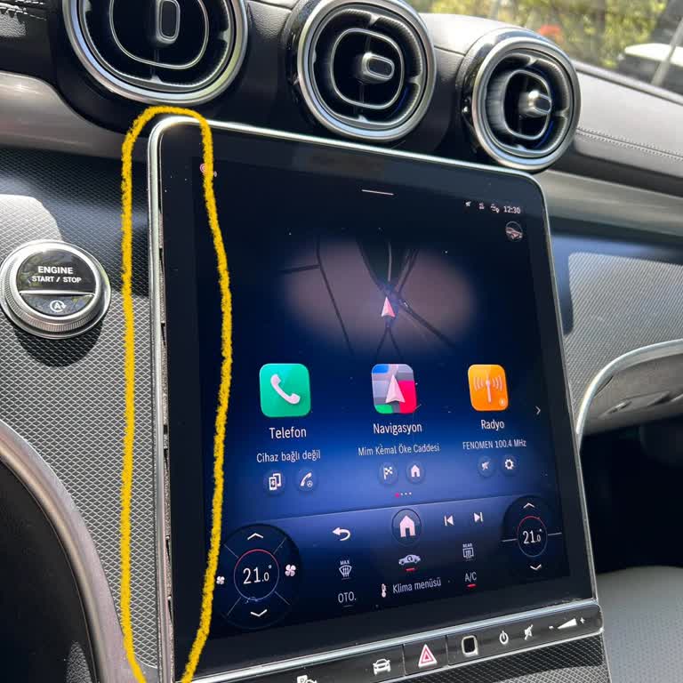 W206 Model Araçta Orta Ekran Çerçevesinin Güneş Altında Ayrılması Ve Yedek Parça Talebi