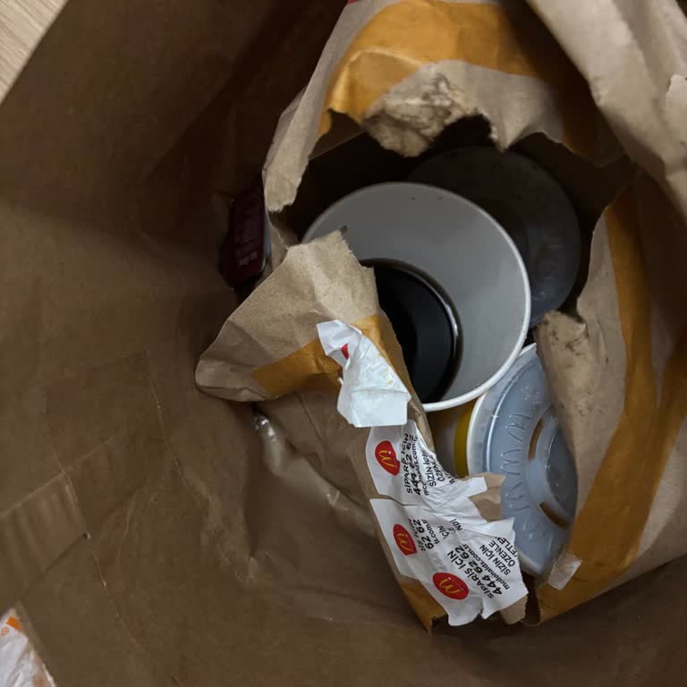 Patlamış Kola, Islak Hamburger Ve Patates Hayal Kırıklığı