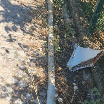 Erenköy Sitesi'nde Yetersiz Aydınlatma Ve Yıkık Direğe Çözüm Bekleniyor