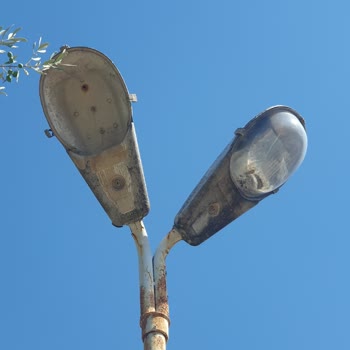 Erenköy Sitesi'nde Yetersiz Aydınlatma Ve Yıkık Direğe Çözüm Bekleniyor