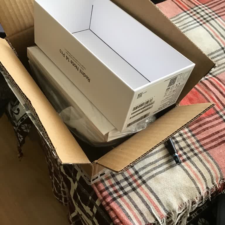 Yeni Alınan Telefon Kutusundan Yayılan Rahatsız Edici Koku Endişesi