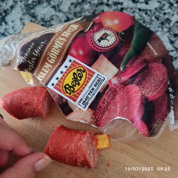 Beşler Sucukta Jelatin Ve Kağıt Parçası Çıktı