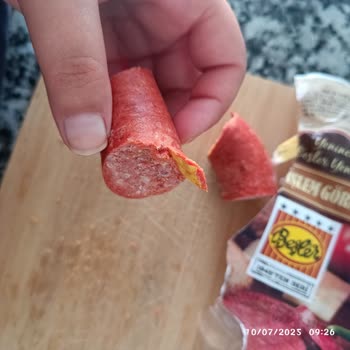 Beşler Sucukta Jelatin Ve Kağıt Parçası Çıktı